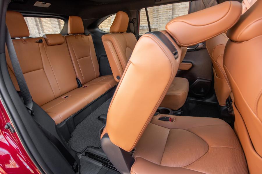 Интерьер Toyota Highlander Hybrid Platinum AWD 2019 года  (фото 65 из 67)